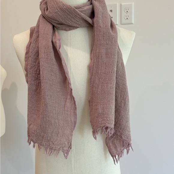 Elegant Wool Mauve Scarf - Picture 2 of 7